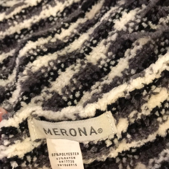 Scarf - Picture 3 of 6